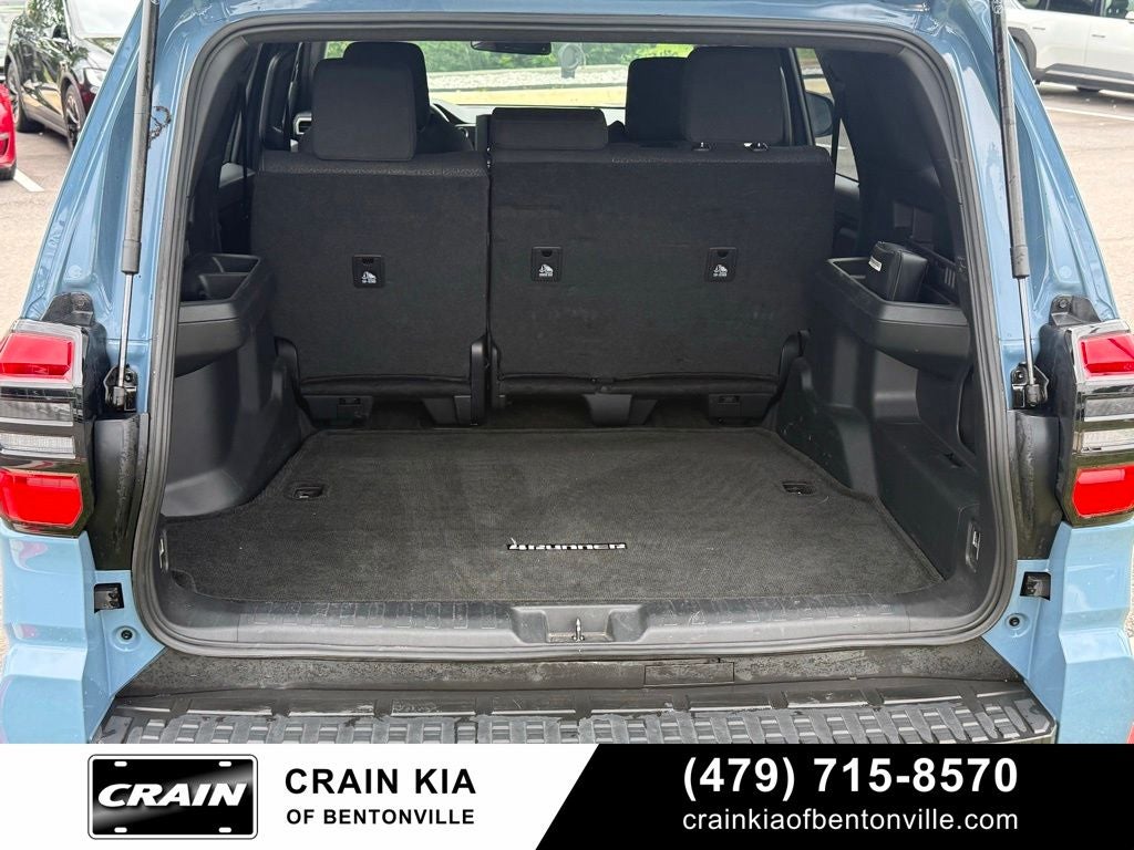 2025 Toyota 4Runner SR5 - 4WD / CLEAN CARFAX / ONE OWNER