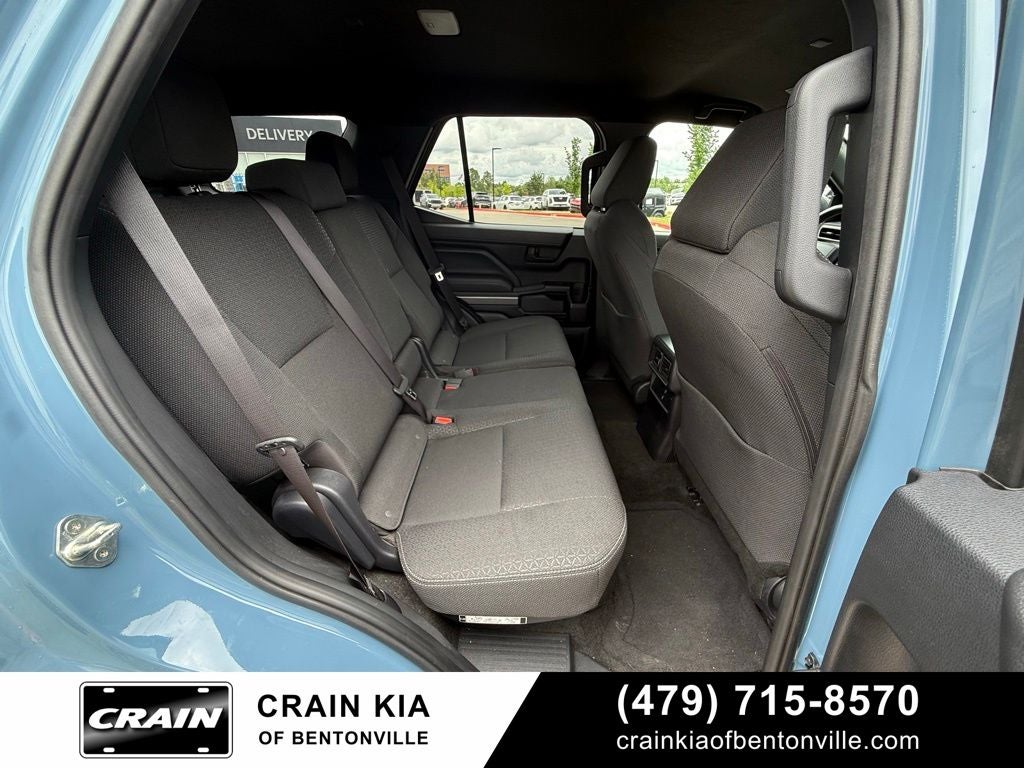 2025 Toyota 4Runner SR5 - 4WD / CLEAN CARFAX / ONE OWNER