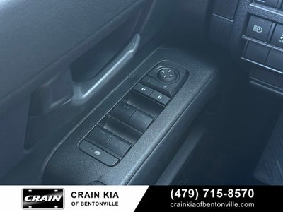 2025 Toyota 4Runner SR5 - 4WD / CLEAN CARFAX / ONE OWNER