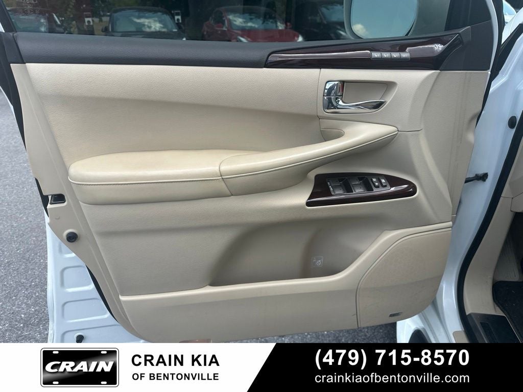 2013 Lexus LX 570 - 4WD / SUNROOF / CLEAN CARFAX
