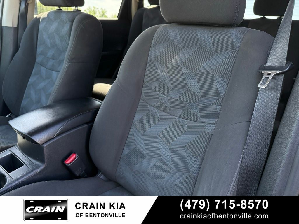 2016 Nissan Rogue SV - AWD / CLEAN CARFAX