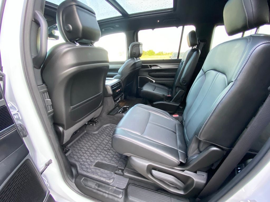 2024 Jeep Wagoneer Series II 4X4 / LEATHER / MOONROOF / LOADED