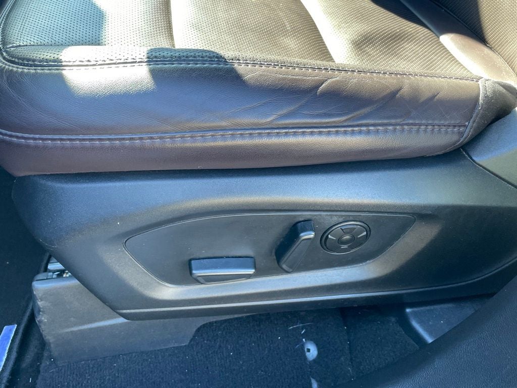 2025 Ford Explorer ST-Line 4X4 / HEATED SEATS / ONE OWNER