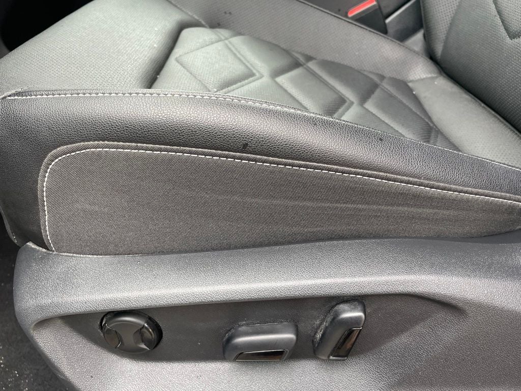 2025 Volkswagen Atlas 2.0T SE w/Technology ONE OWNER / HEATED SEATS