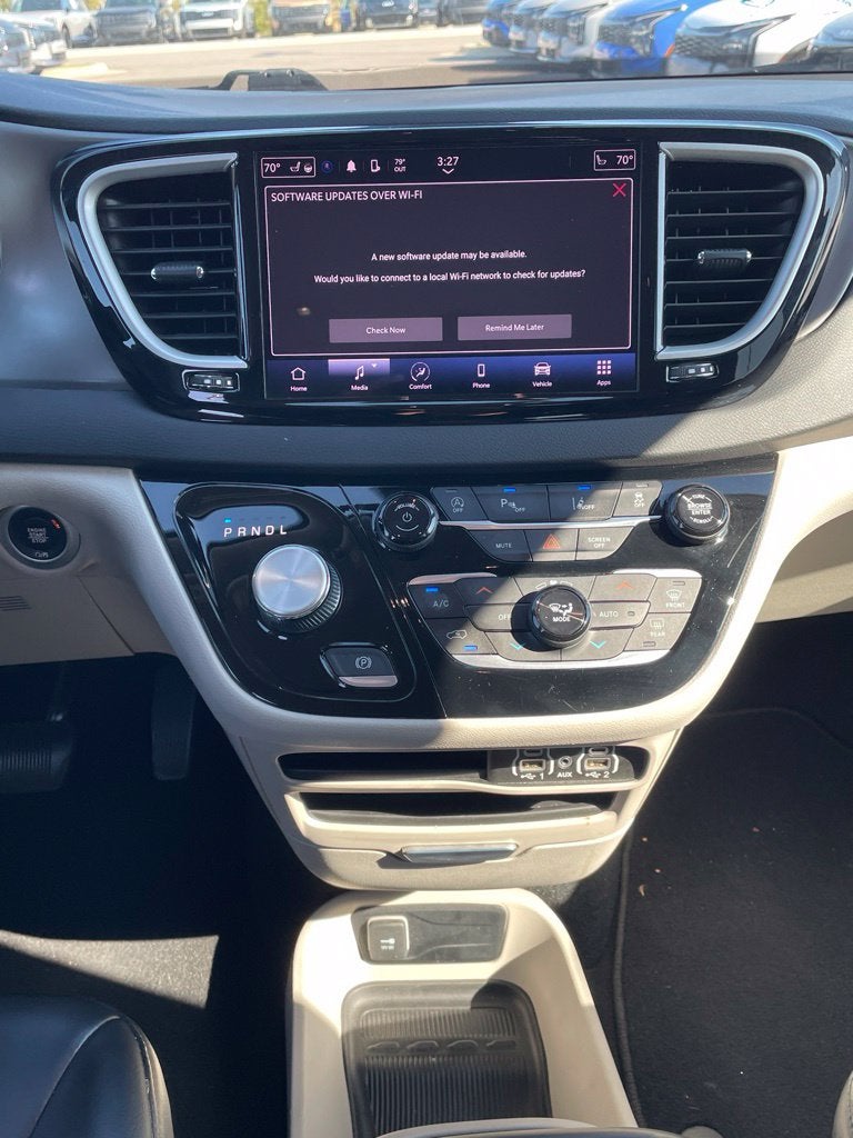 2023 Chrysler Pacifica Touring L HEATED SEATS / POWER DRIVERS SEAT