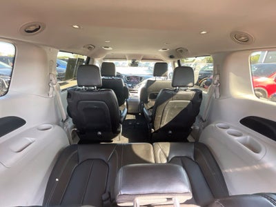2023 Chrysler Pacifica Touring L HEATED SEATS / POWER DRIVERS SEAT