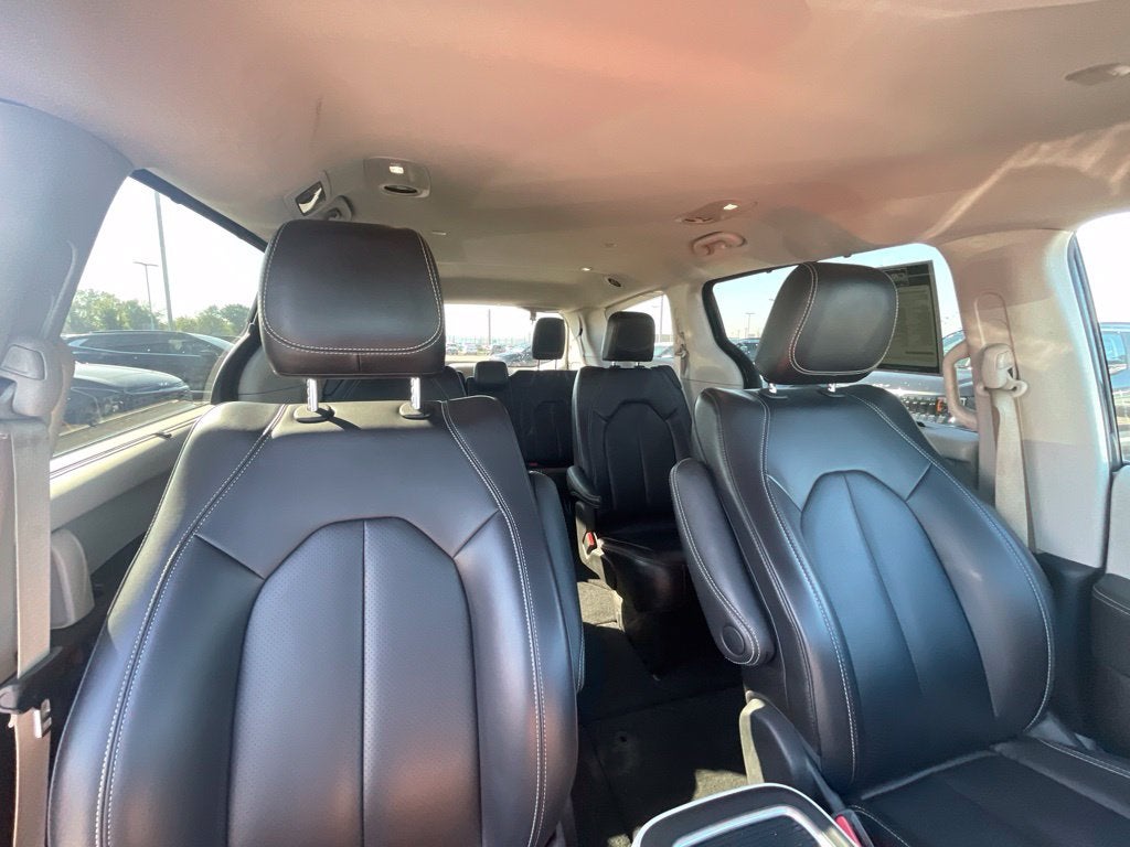 2023 Chrysler Pacifica Touring L HEATED SEATS / POWER DRIVERS SEAT
