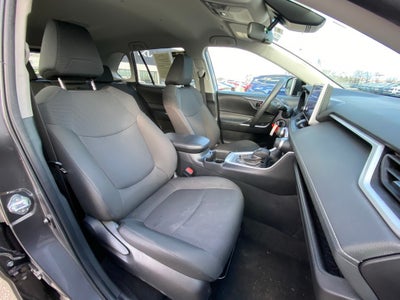 2024 Toyota RAV4 LE ONE OWNER / AWD