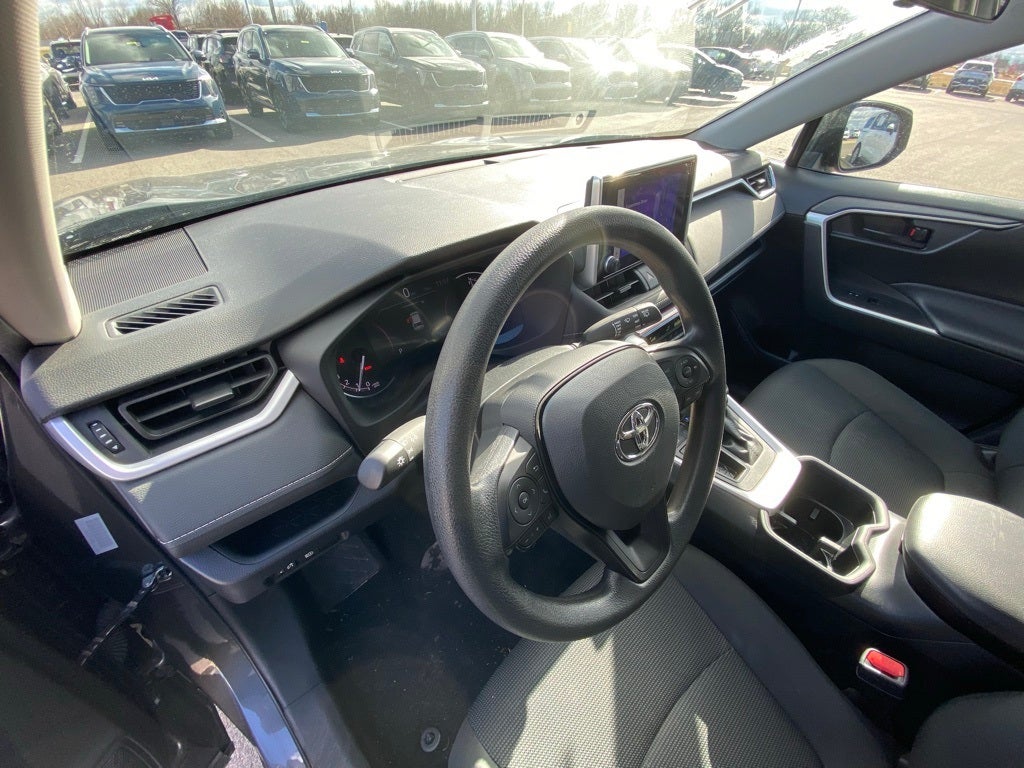 2024 Toyota RAV4 LE ONE OWNER / AWD