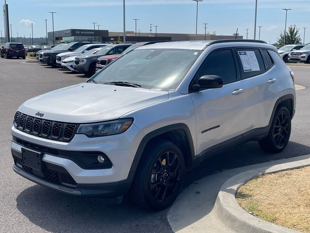 2025 Jeep Compass Latitude 4X4 / HEATED SEATS / ONE OWNER
