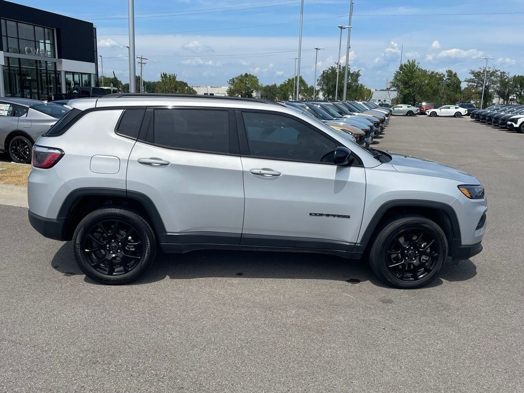 2025 Jeep Compass Latitude 4X4 / HEATED SEATS / ONE OWNER