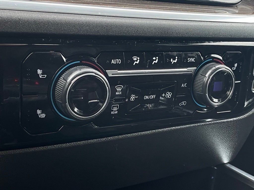 2022 Chevrolet Silverado 1500 LT Trail Boss HEATED SEATS / 4X4 / CLEAN CARFAX