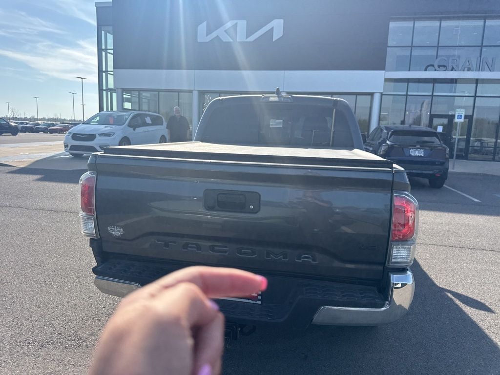 2021 Toyota Tacoma 4X4 / CLEAN CARFAX V6