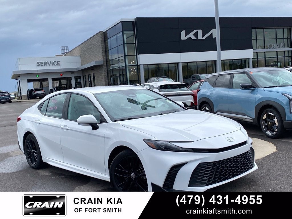 2025 Toyota Camry SE ONE OWNER / CLEAN CARFAX