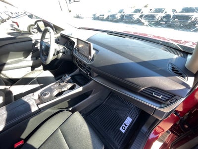 2025 Nissan Rogue SV AWD / ONE OWNER / POWER DRIVERS SEAT