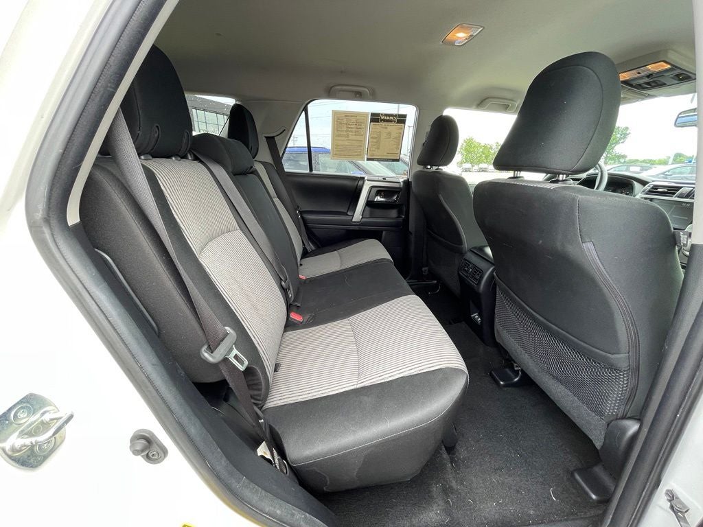 2022 Toyota 4Runner SR5 4X4 / KEYLESS ENTRY