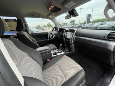 2022 Toyota 4Runner SR5 4X4 / KEYLESS ENTRY
