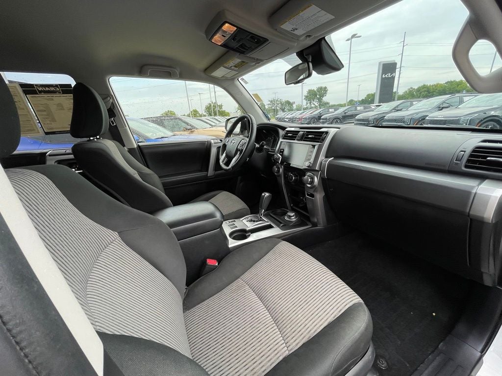 2022 Toyota 4Runner SR5 4X4 / KEYLESS ENTRY