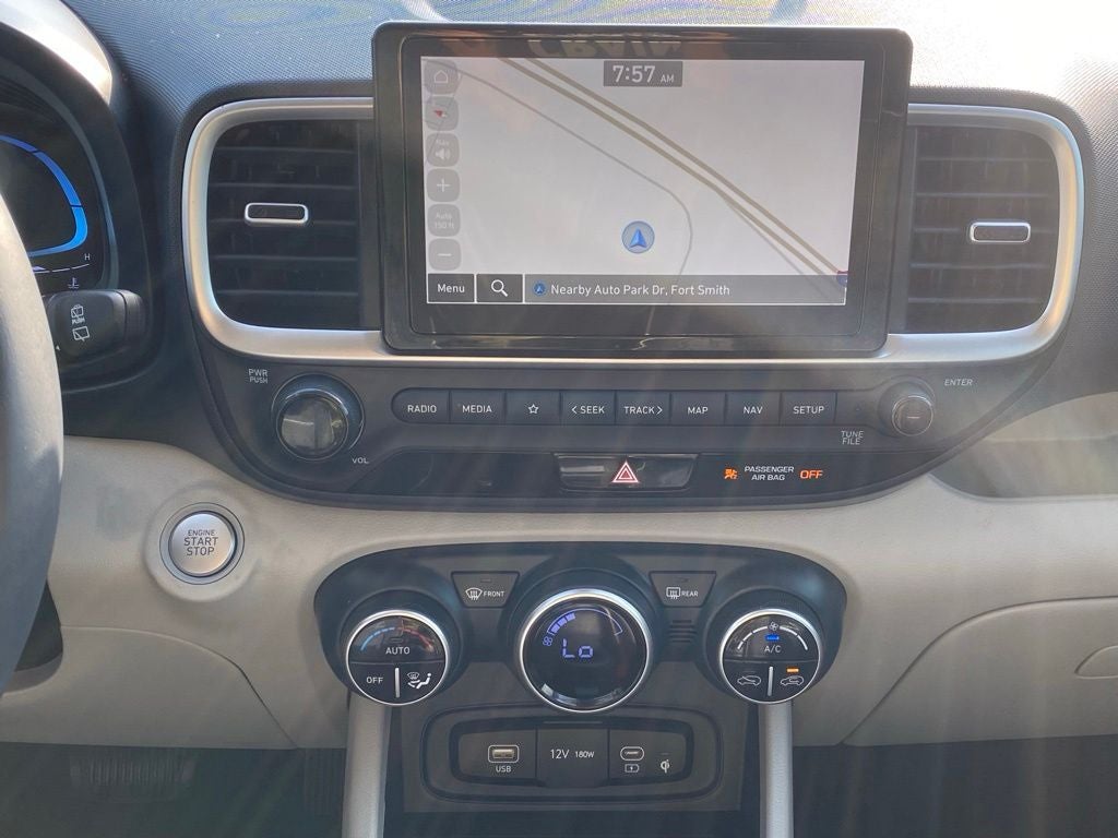 2025 Hyundai VENUE Limited ONE OWNER / HEATED SEATS / NAV