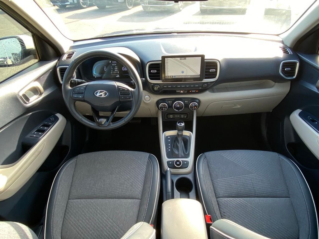 2025 Hyundai VENUE Limited ONE OWNER / HEATED SEATS / NAV