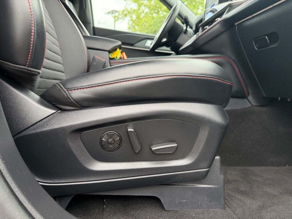 2025 Ford Explorer ST-Line *PREMIUM PACKAGE, Clean Carfax, One-Owner