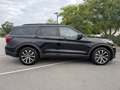 2025 Ford Explorer ST-Line *PREMIUM PACKAGE, Clean Carfax, One-Owner
