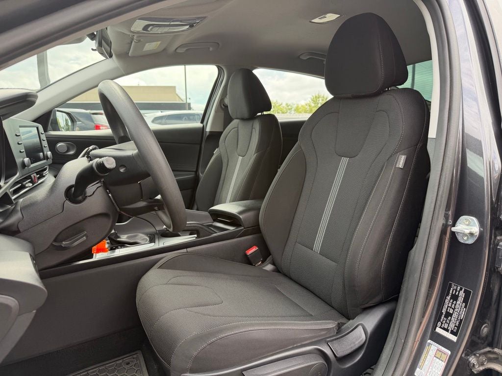 2022 Hyundai ELANTRA SE