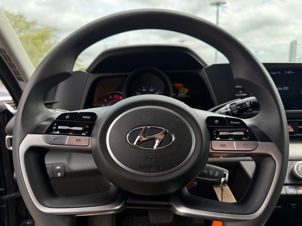2022 Hyundai ELANTRA SE