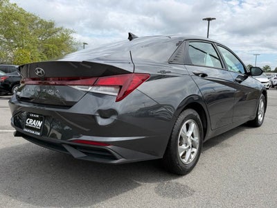 2022 Hyundai ELANTRA SE
