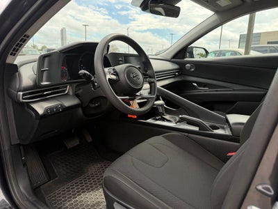 2022 Hyundai ELANTRA SE