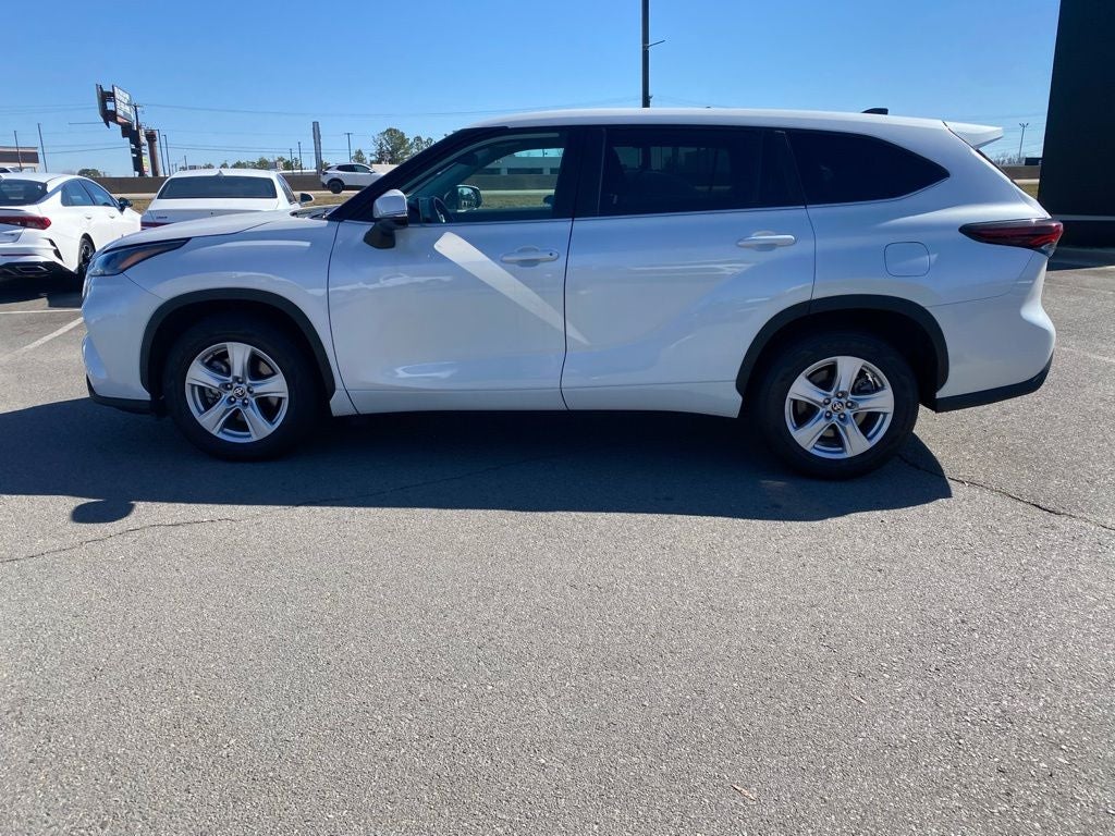 2024 Toyota Highlander LE