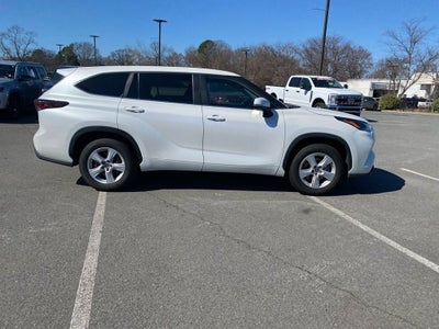 2024 Toyota Highlander LE