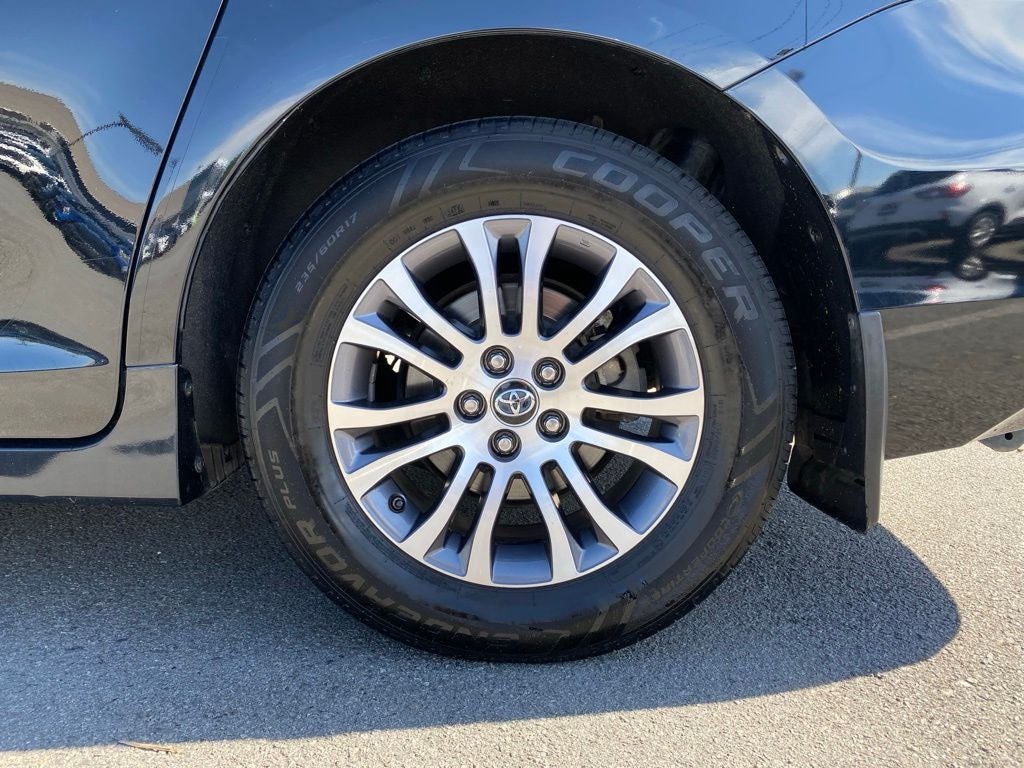 2019 Toyota Sienna XLE 8 Passenger