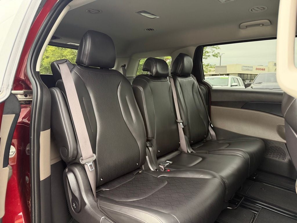 2025 Kia Carnival LXS