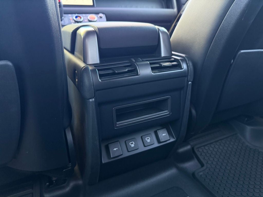 2022 Land Rover Defender 110 X-Dynamic SE