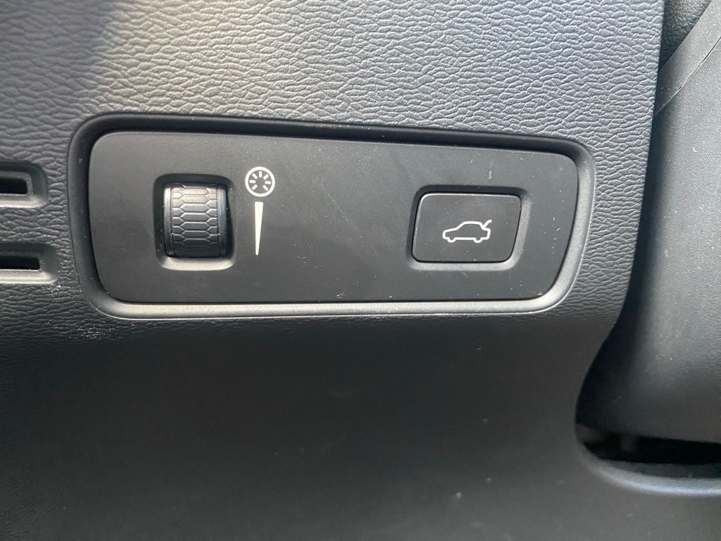 2021 Volvo XC40 R-Design *Advanced Package/Climate Package