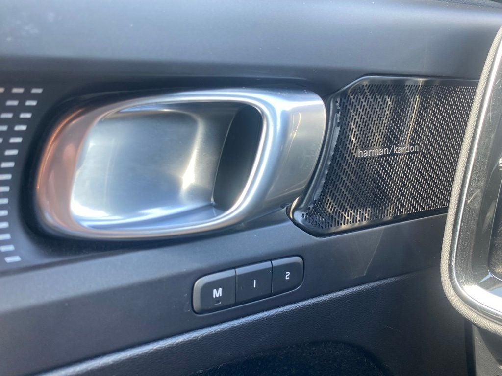 2021 Volvo XC40 R-Design *Advanced Package/Climate Package