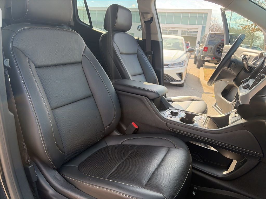 2023 GMC Acadia SLT CLEAN CARFAX LOW MILES!!