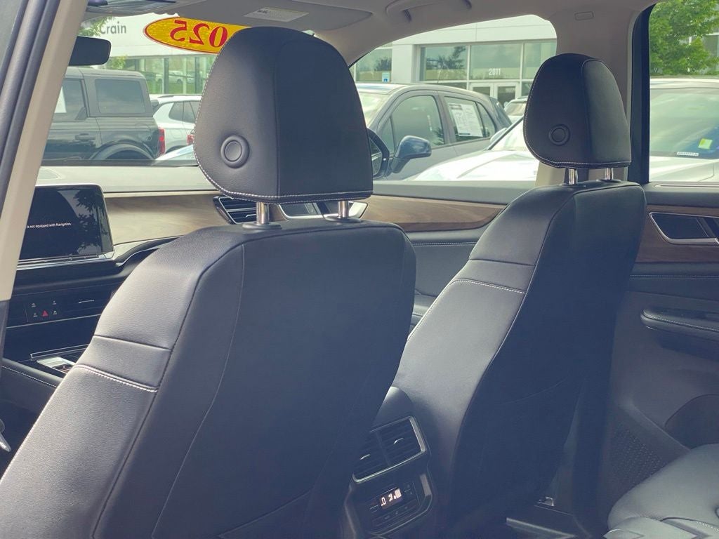 2025 Volkswagen Atlas 2.0T SE w/Technology