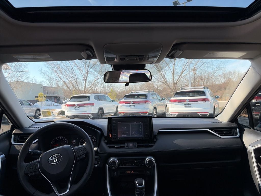 2021 Toyota RAV4 XLE Premium 1-OWNER