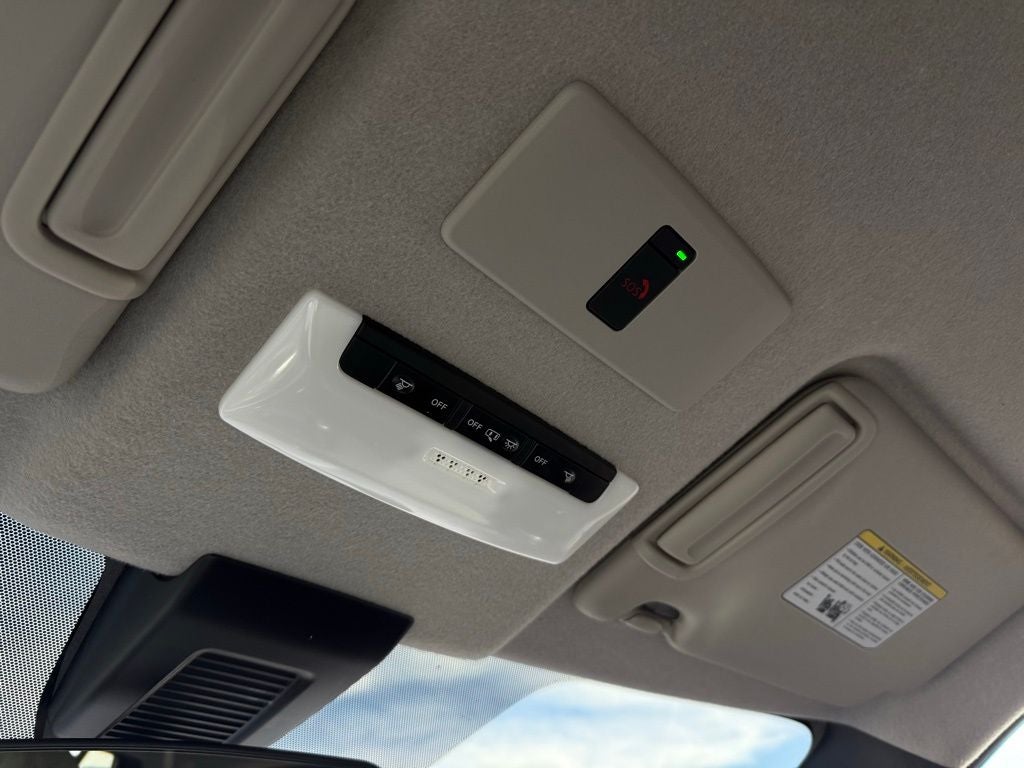 2021 Nissan Kicks SR CLEAN CAFAX PREMIUM PACKAGE