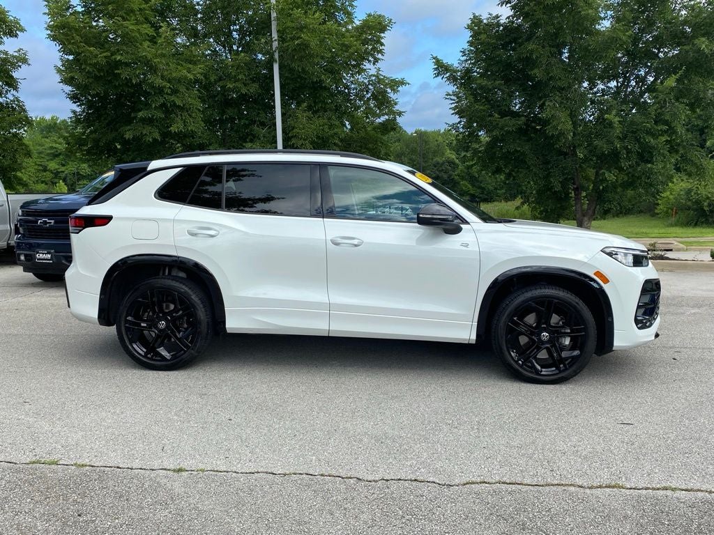 2025 Volkswagen Tiguan 2.0T SE R-Line Black