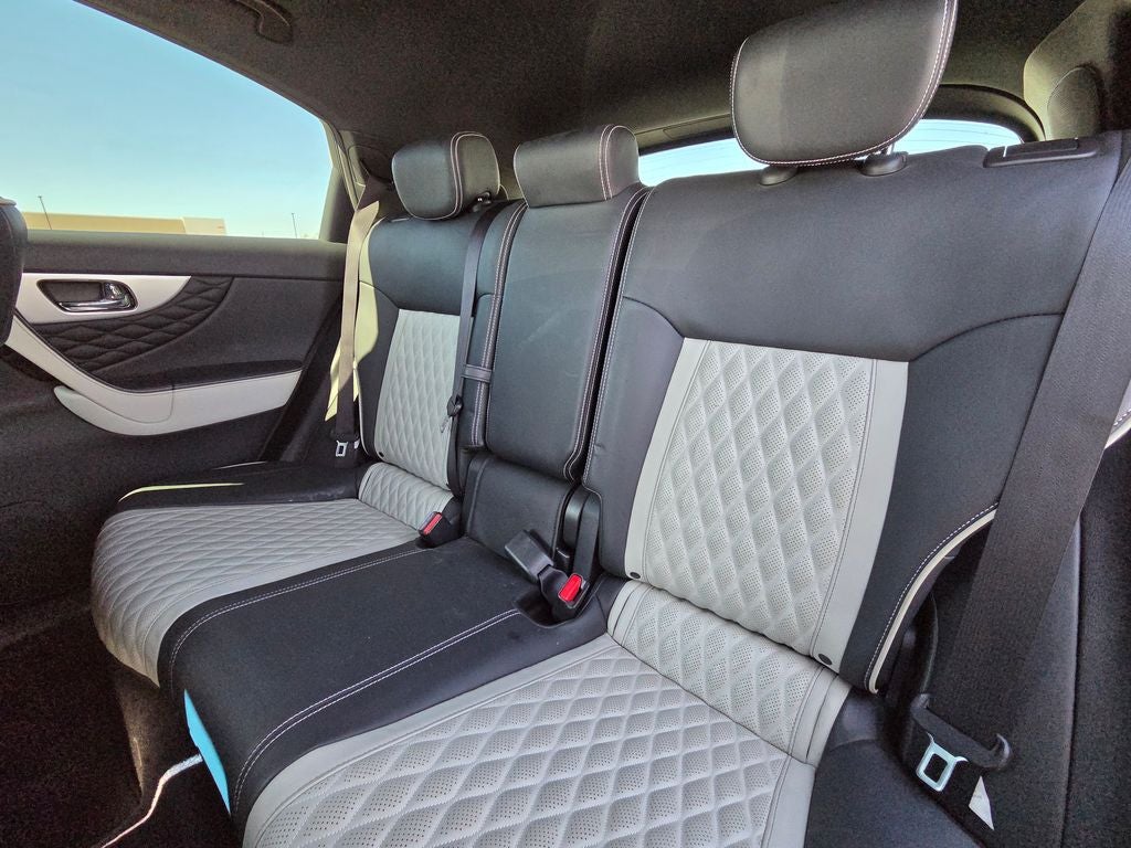 2017 INFINITI QX70 Base