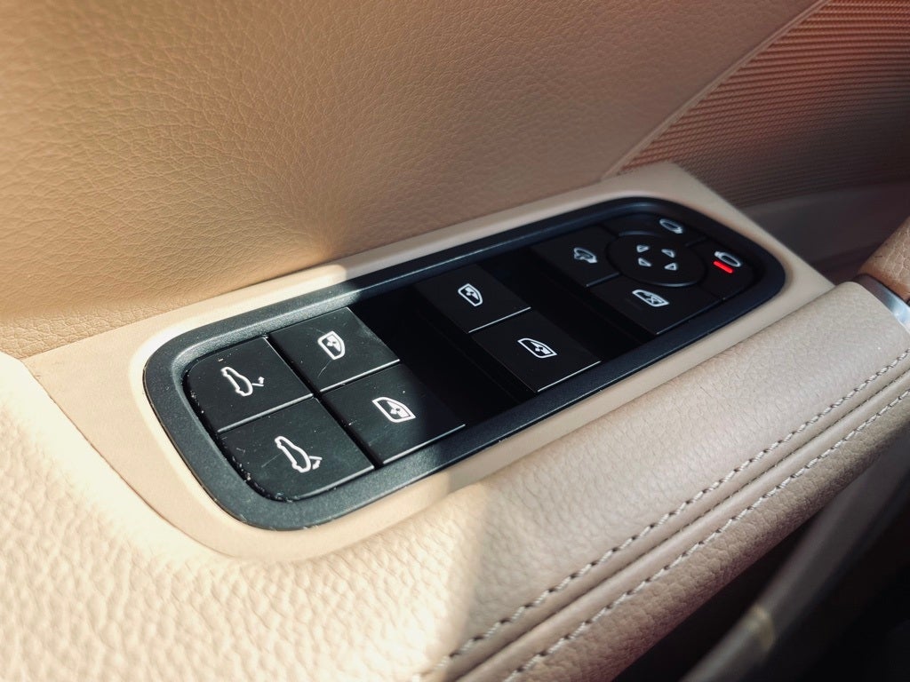 2023 Porsche Cayenne Platinum Edition