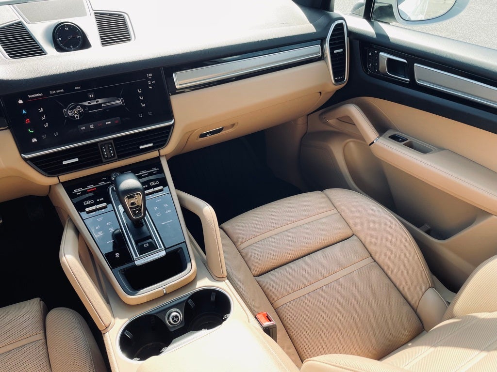 2023 Porsche Cayenne Platinum Edition