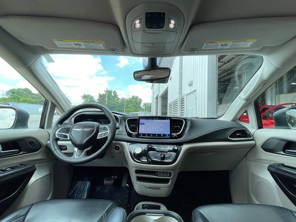 2023 Chrysler Pacifica Hybrid Touring L