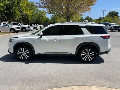 2023 Nissan Pathfinder Platinum