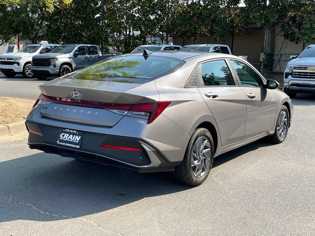 2024 Hyundai ELANTRA SEL
