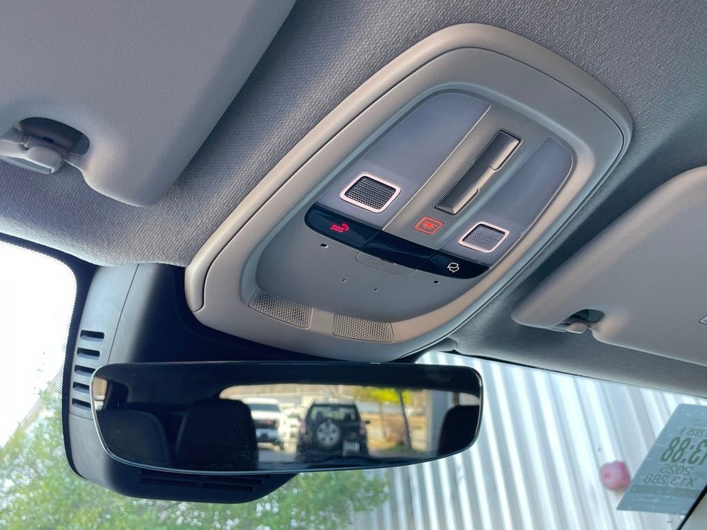 2025 Volvo XC40 Core Bright Theme