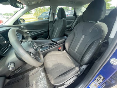2022 Hyundai ELANTRA SE